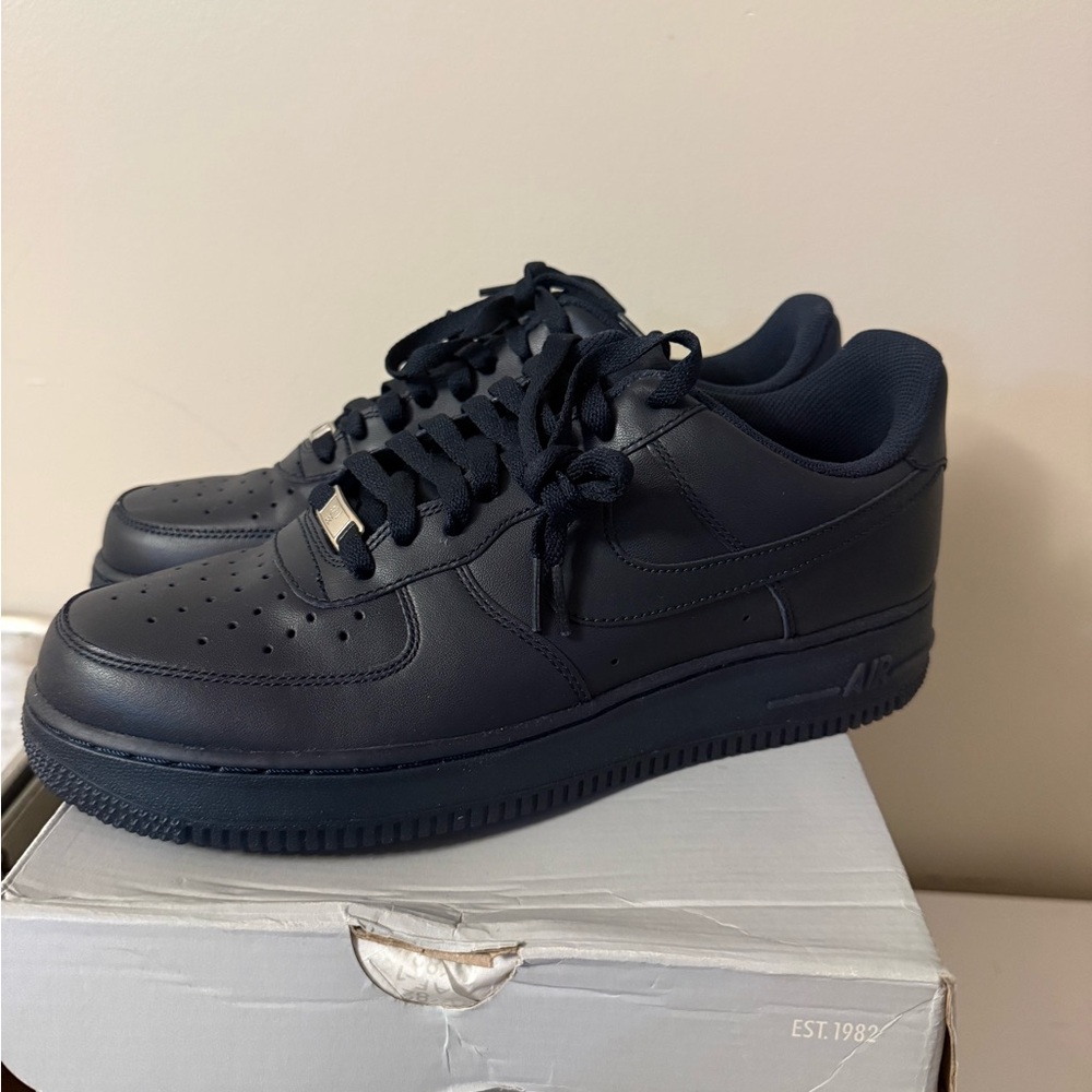 Men's Nike Air Force Sneakers - Picture 2 of 5